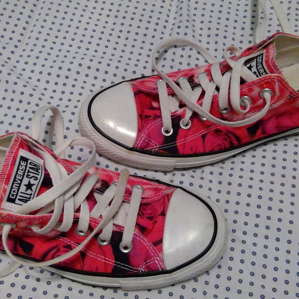 Womens Coverse Low Top Rose Pattern Size Womens size 9